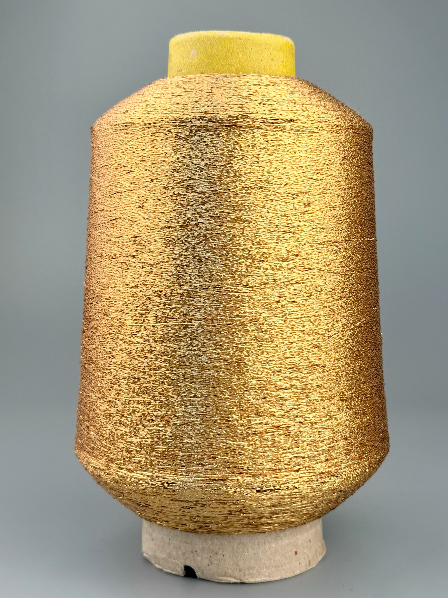 Lurexgarn 6900m/100g – Metallfaser col. Gold foto 2